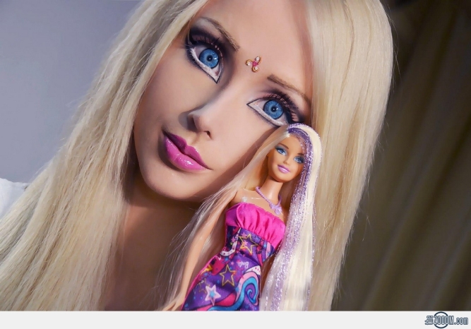 the-human-barbie-valeria-lukyanova-7.jpg